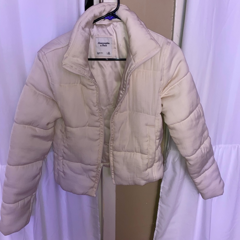 Beige/cream/white puffer jacket